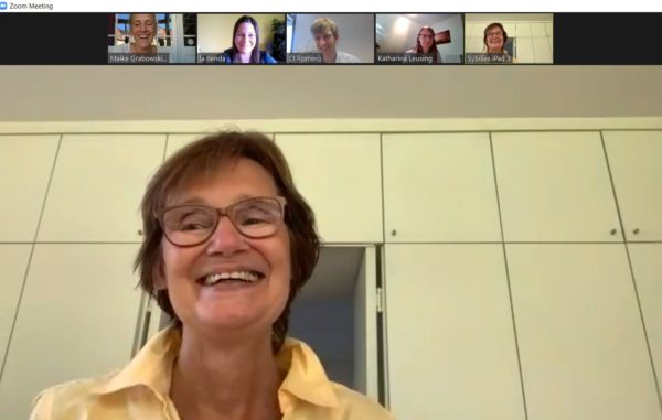 Bundestagsabgeordnete Sybille Benning lächelt in die Kamera