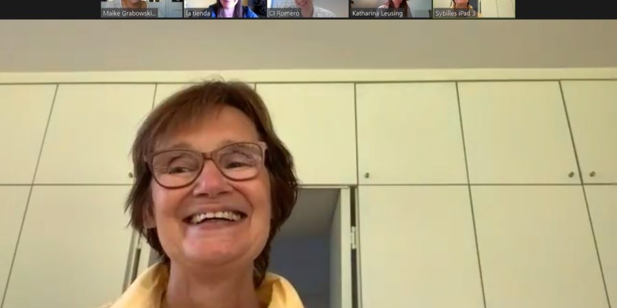 Bundestagsabgeordnete Sybille Benning lächelt in die Kamera