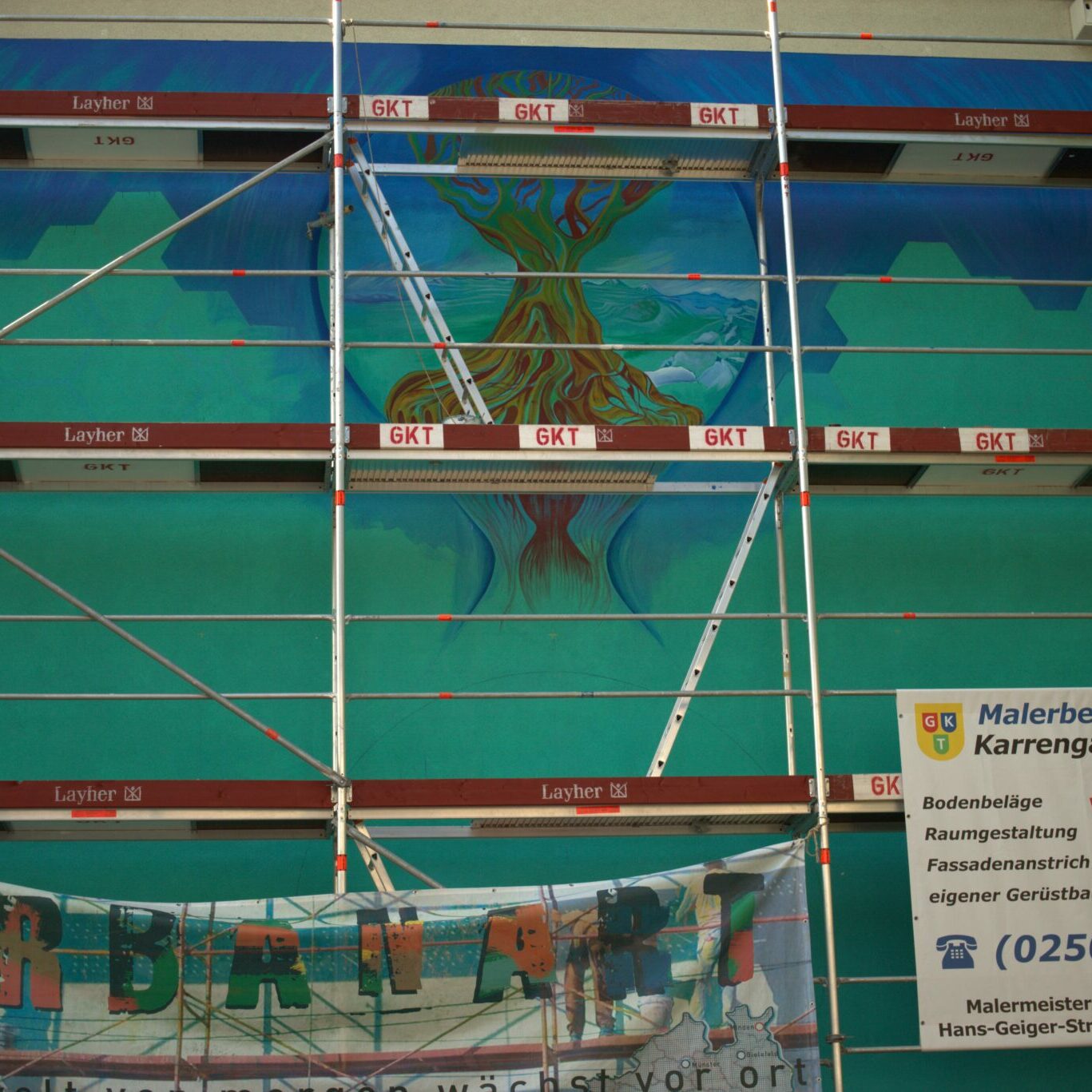 Auf dem Bild von Jorge Hidalgo sieht man das Wandbild auf der Travelmannstraße.