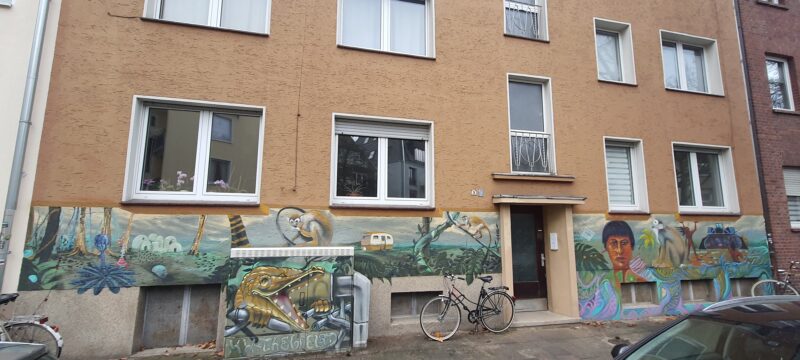 Auf dem Bild ist das Wandbild in der Staufenstraße zu erkennen.