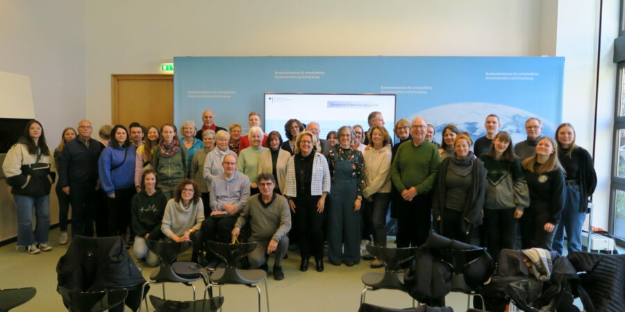 Gruppenfotot mit Svenja Schulze im BMZ